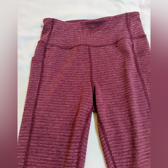 Elegant Burgundy Leggings With Pockets - Picture 2 of 9